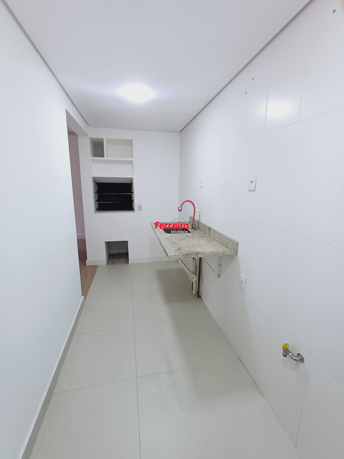 Apartamento 2 quartos 1 suíte, elevador andar alto, infra completa.