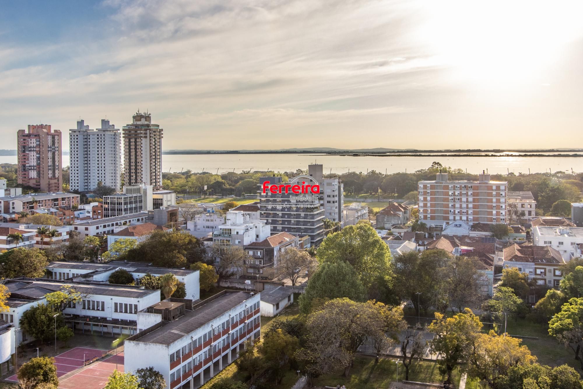 Apartamento 3 Dormitórios com vista definitiva para o Guaíba no bairro Menino Deus - Saúde e Lazer ao Seu Alcanc