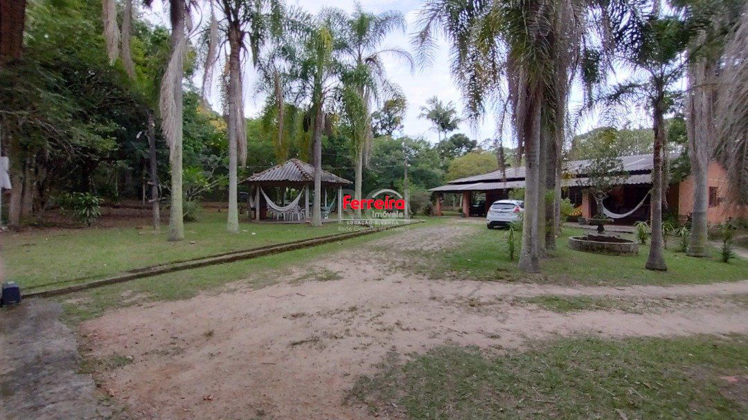 Sitio à venda no Lami, com 2 casas térreas, com 4 quartos cada uma