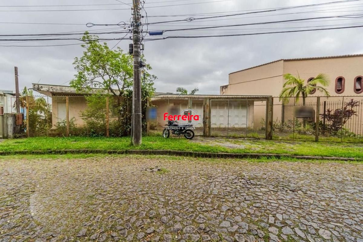 Casa com 5 dormitórios e 3 vagas no bairro Assunção