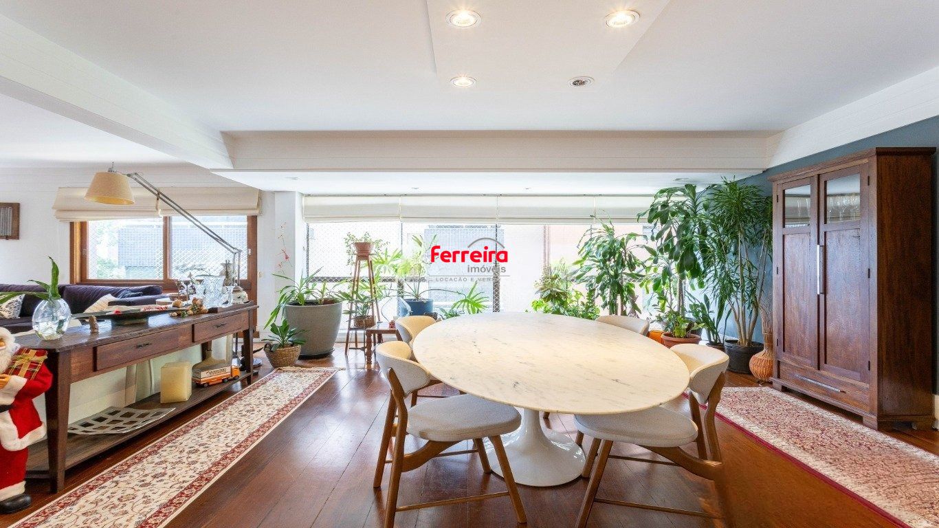 Apartamento193m² privativos,  3 dormitórios (2 suítes),  3 vagas