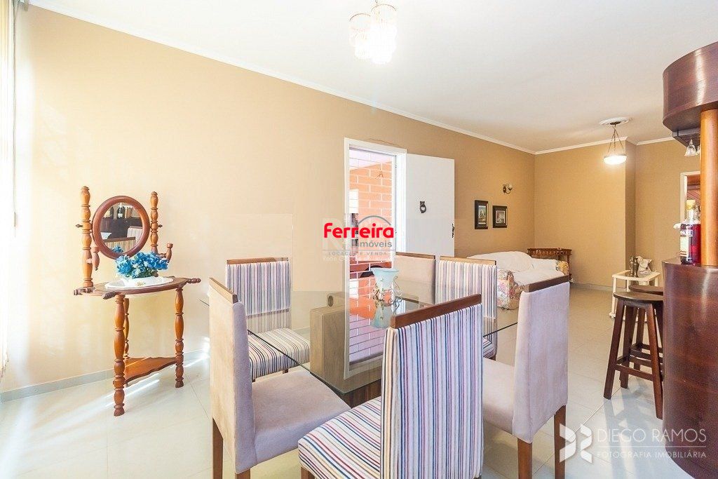 Casa térrea à venda, com 2 suites, 3 banheiros, edicula, pátio, 2 vagas - Bairro Medianeira