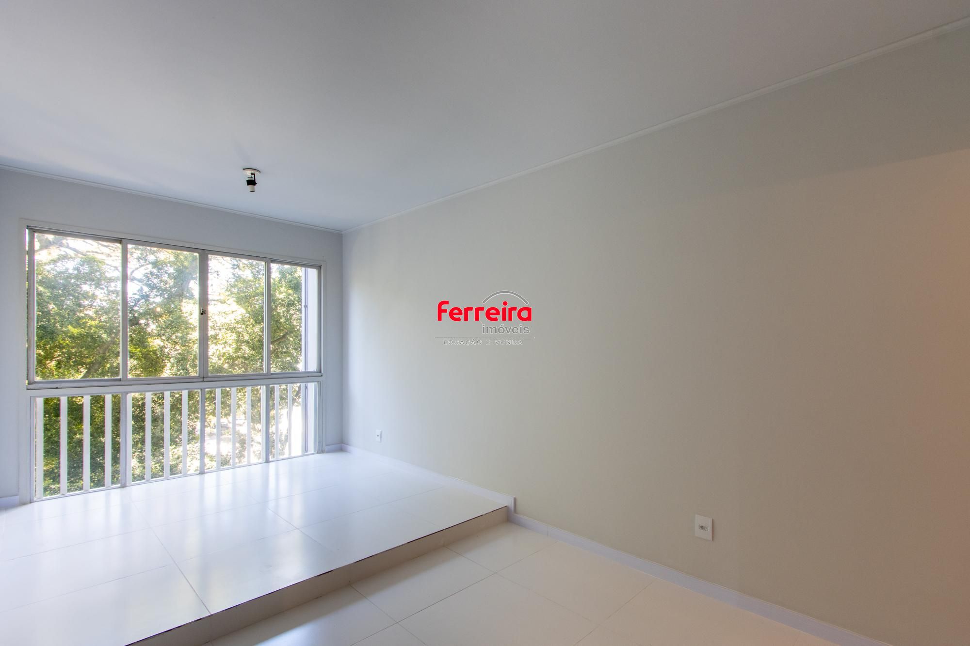 Apartamento 3 quartos, reformado, condomínio com infraestrutura - Bairro Cristal