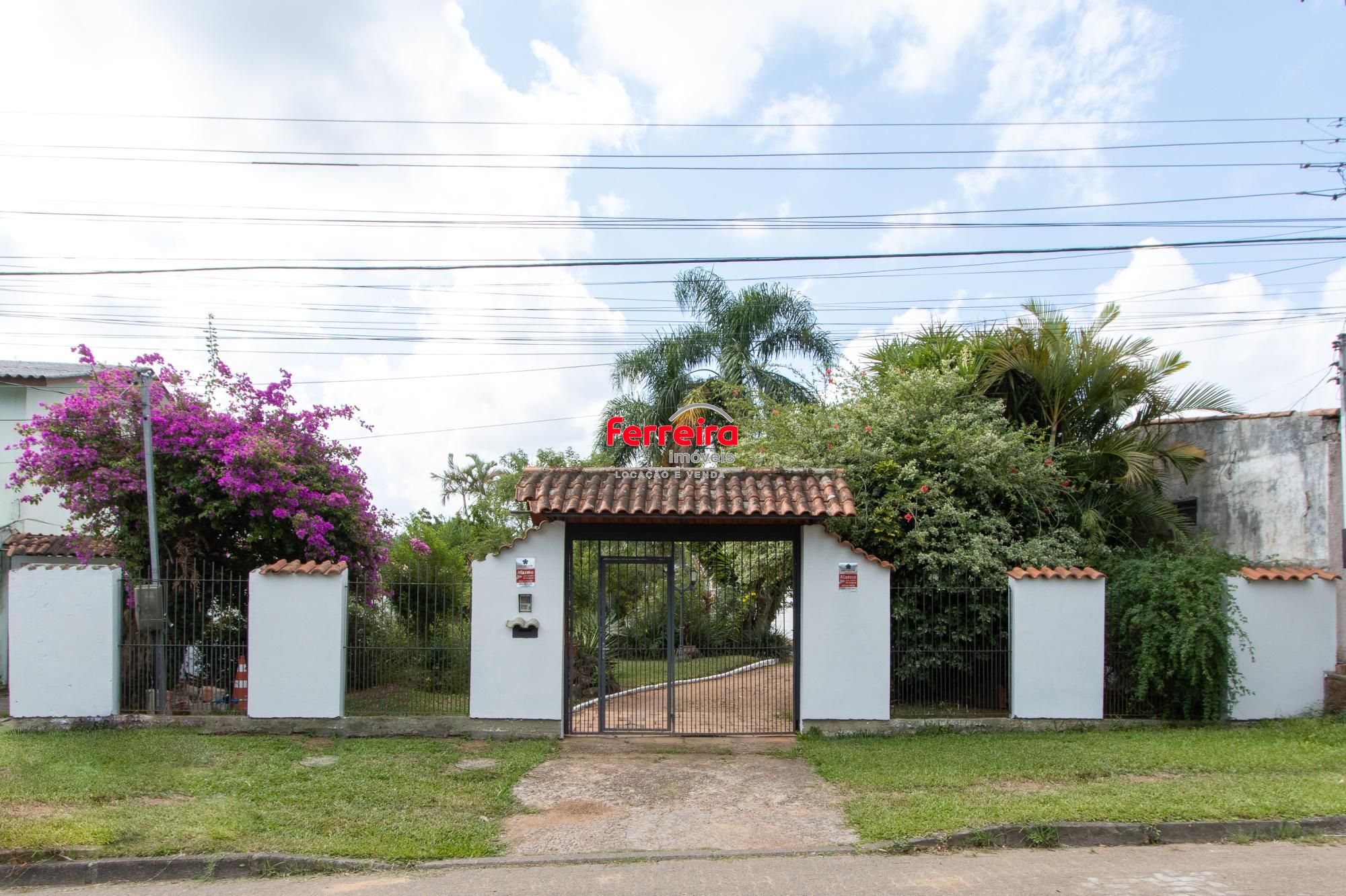 Casa em Vila Nova, Porto Alegre! Com 160m² de área privativa e um total de 899m²