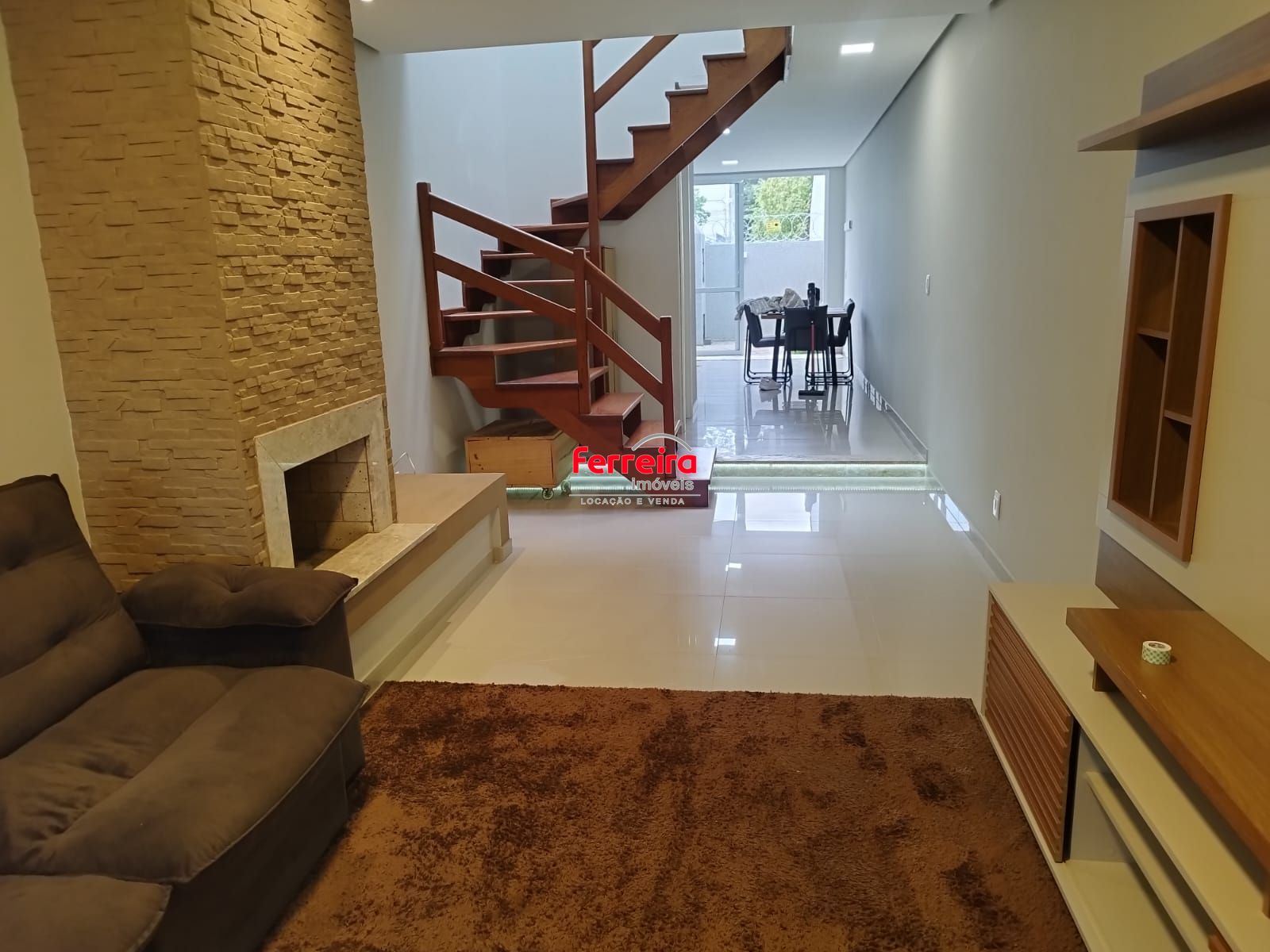 Bela casa residencial mobiliada com 2 Suítes na Hípica!