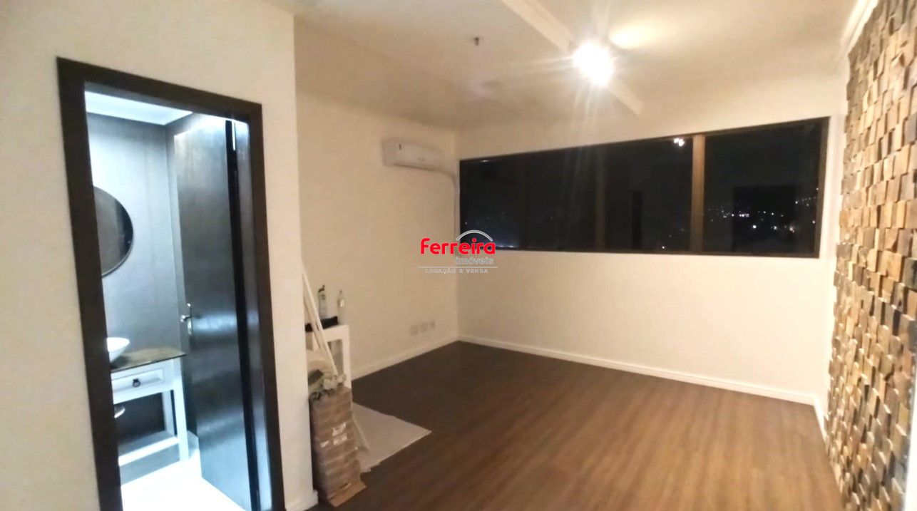 Sala Comercial  com 20,70m²  no Shopping Cavalhada