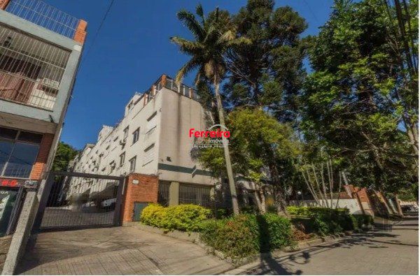 Cobertura, com piscina privativa, no bairro Cristal.