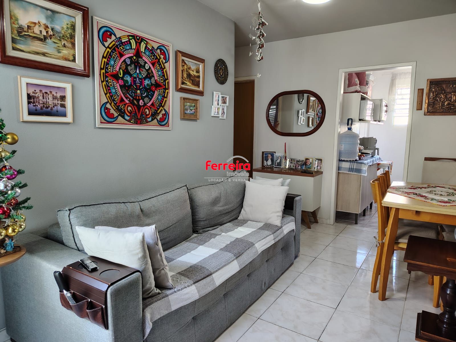 Apartamento de 2 dormitórios, 1 vaga, no bairro Camaqua.