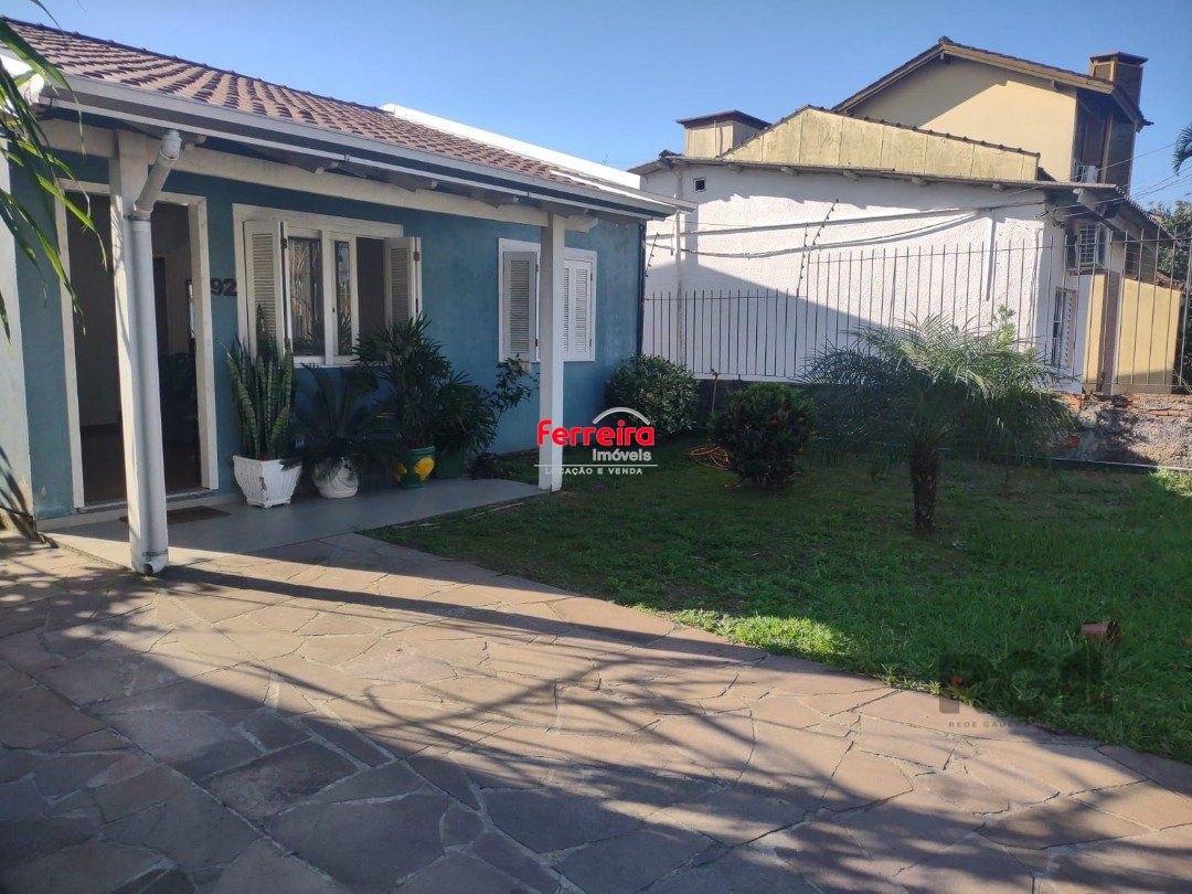 Casa com 250m²,  2 quartos, 1 suite, edícula, no bairro Nonoai