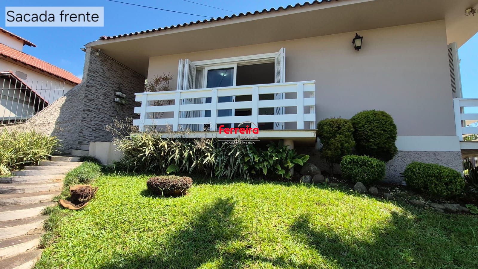 Excelente casa de 4 dormitórios, 1 suíte e 2 vagas em Novo Hamburgo.