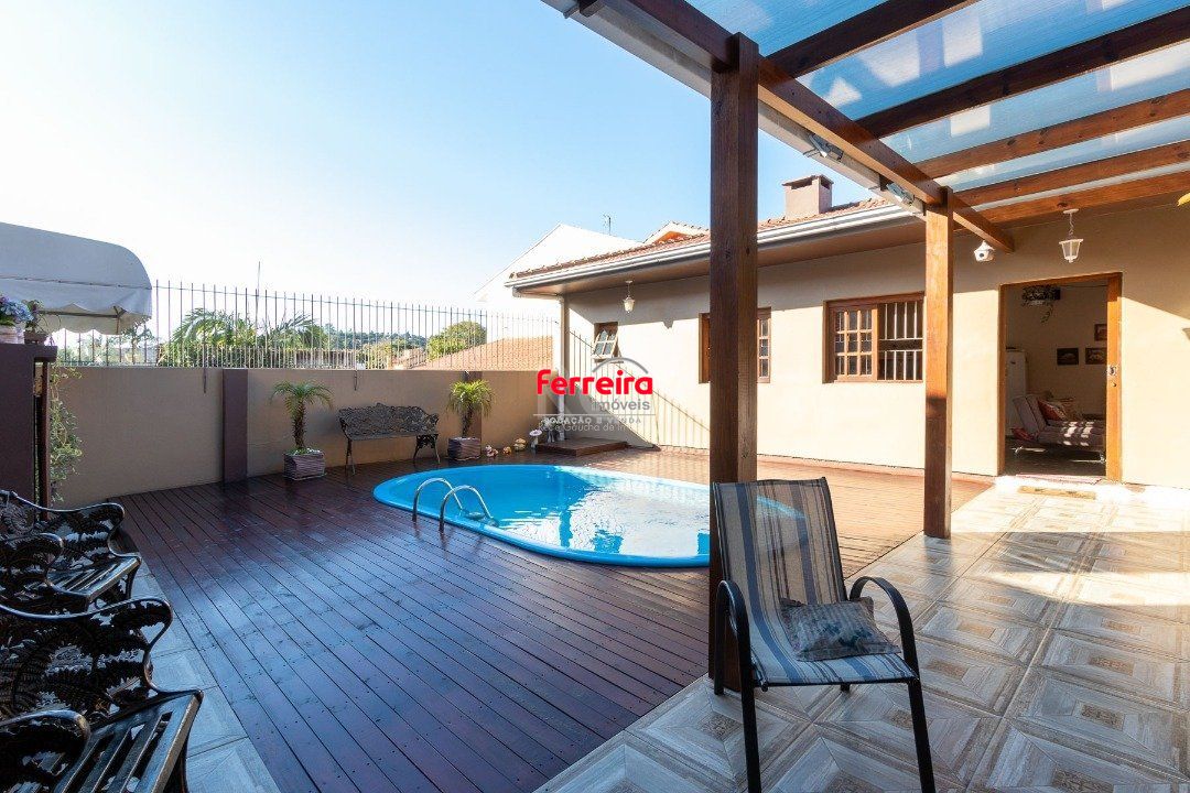 Casa a venda com piscina, 4 quartos, sendo 1 suite, 3 vagas