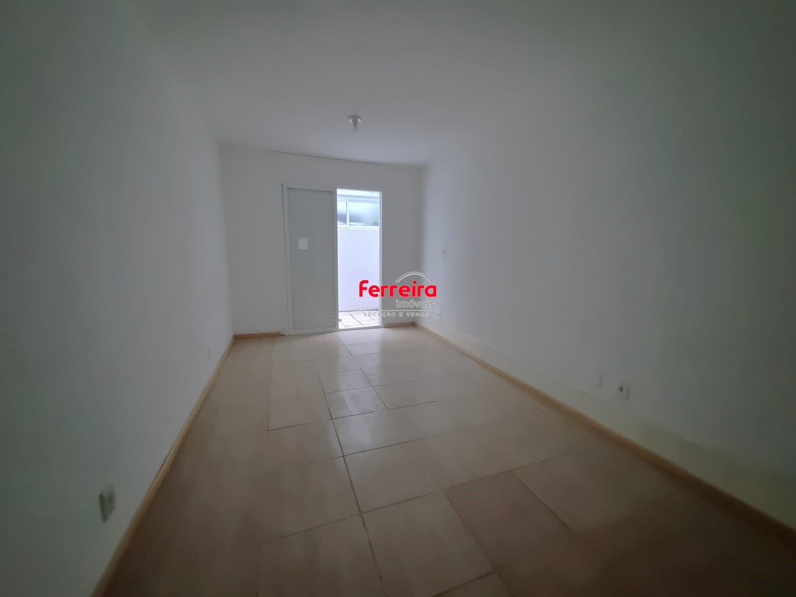 Apartamento a venda com pátio no Bairro Santana