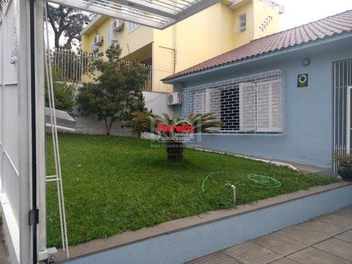 Casa para Venda - 249.86m², 3 dormitórios, sendo 1 suites, 4 vagas - Medianeira