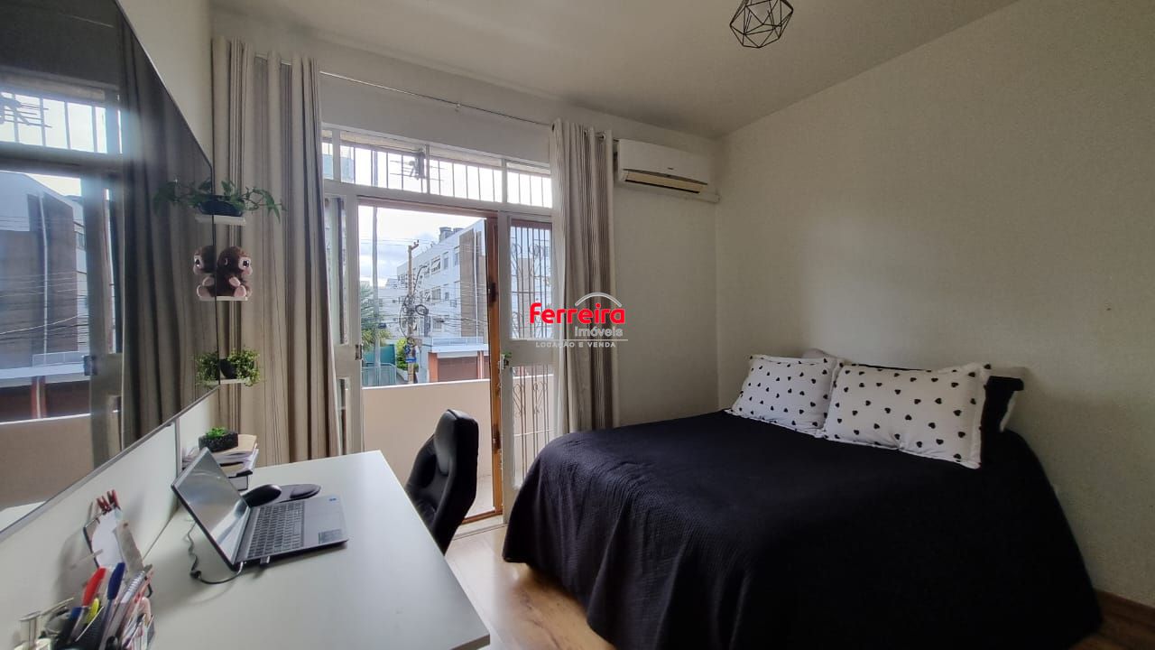Aproveite o sol e a vista, apartamento para venda de frente com sacada, 2 dormitórios com 1 vaga no bairro Santana em Porto Alegre/RS.