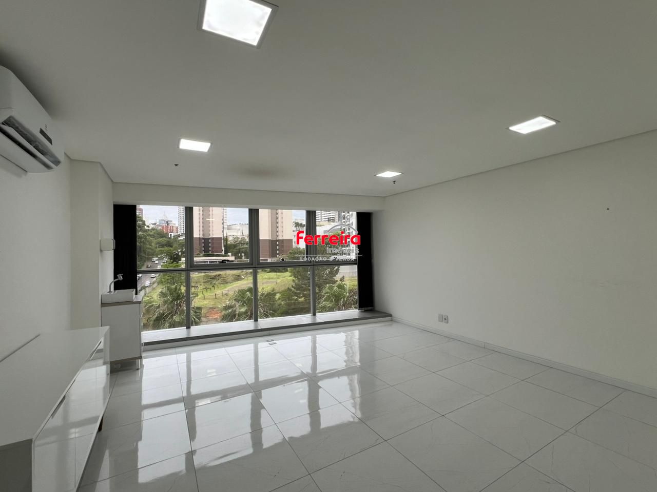 Sala comercial com 44 m2 a venda no Trend Nova Carlos Gomes.