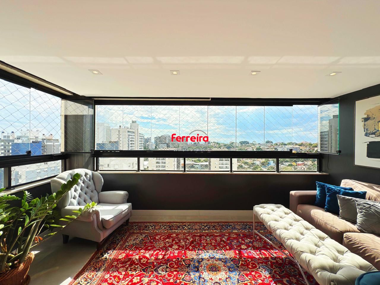 Apartamento de 3 suítes com 3 vagas, 136 m2 próximo ao Shopping Iguatemi.
