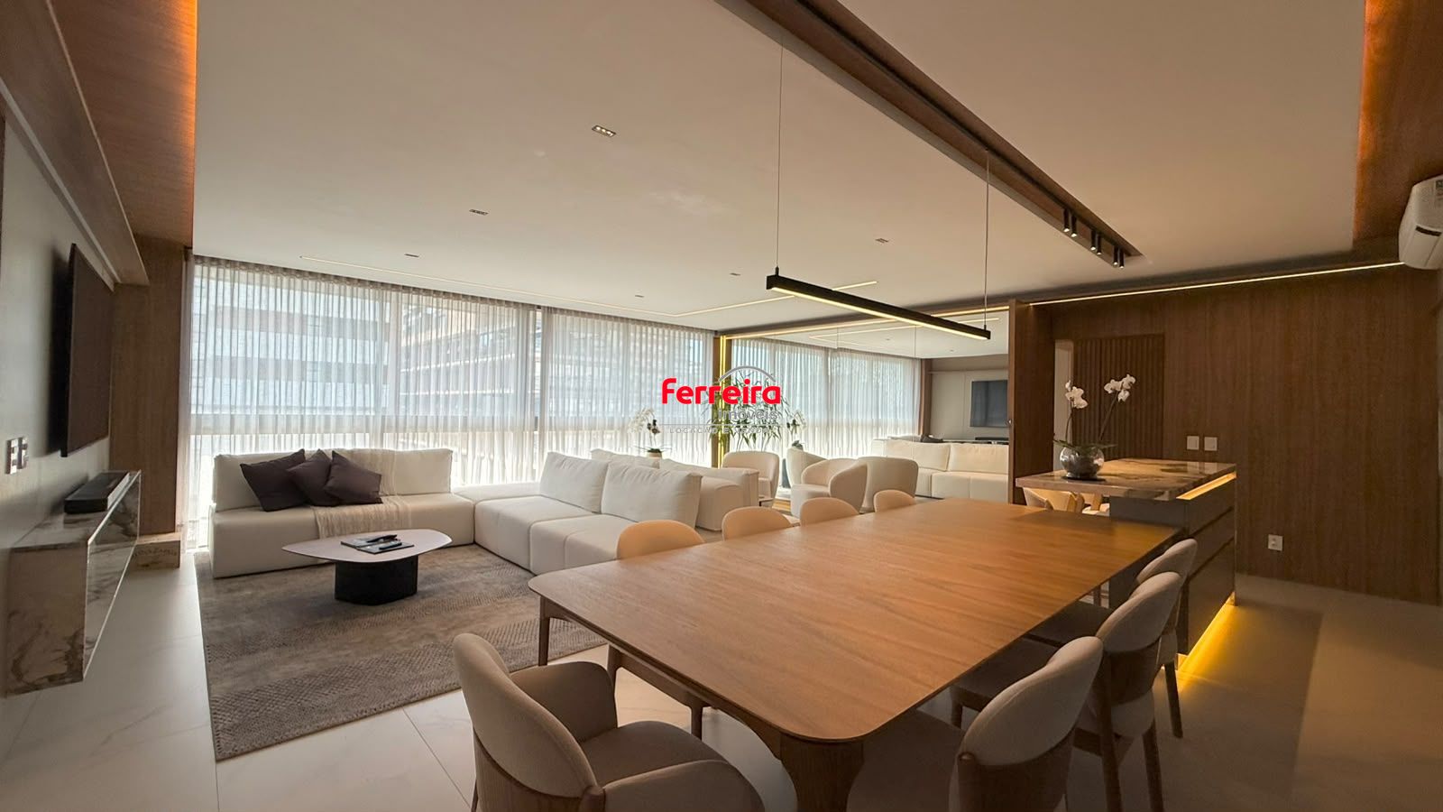 Apartamento mobiliado e decorado, planta de 159 m2, 3 suítes, 2 vagas no Condomínio Artur505