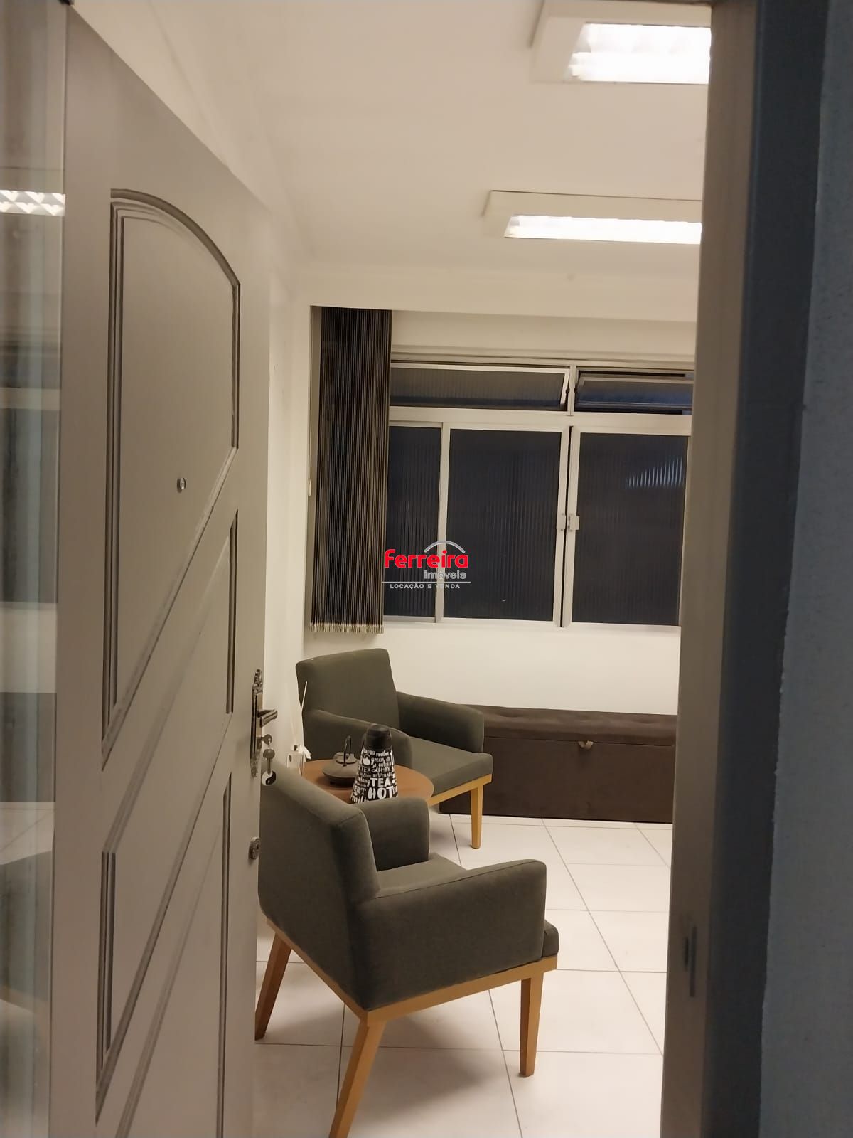 Oportunidade, conj. comercial, semimobiliado no centro de Porto Alegre. R$ 100.000,00