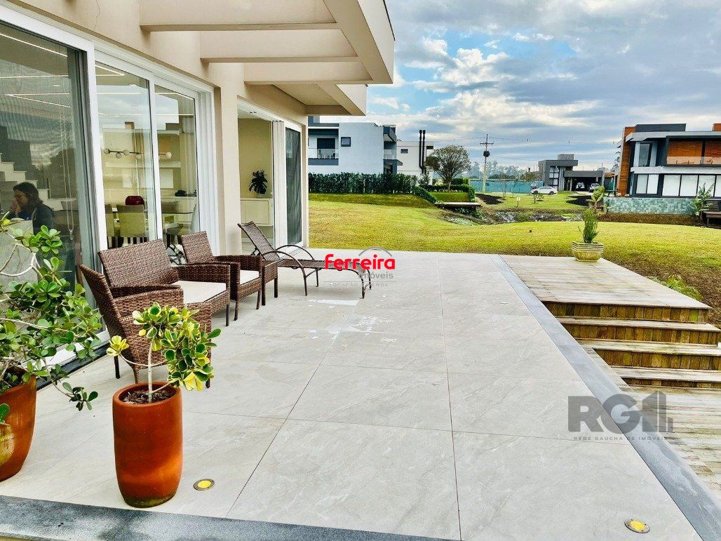 Casa para Comprar com 3 Suítes em Lote Molhado no Península Ponta da Figueira