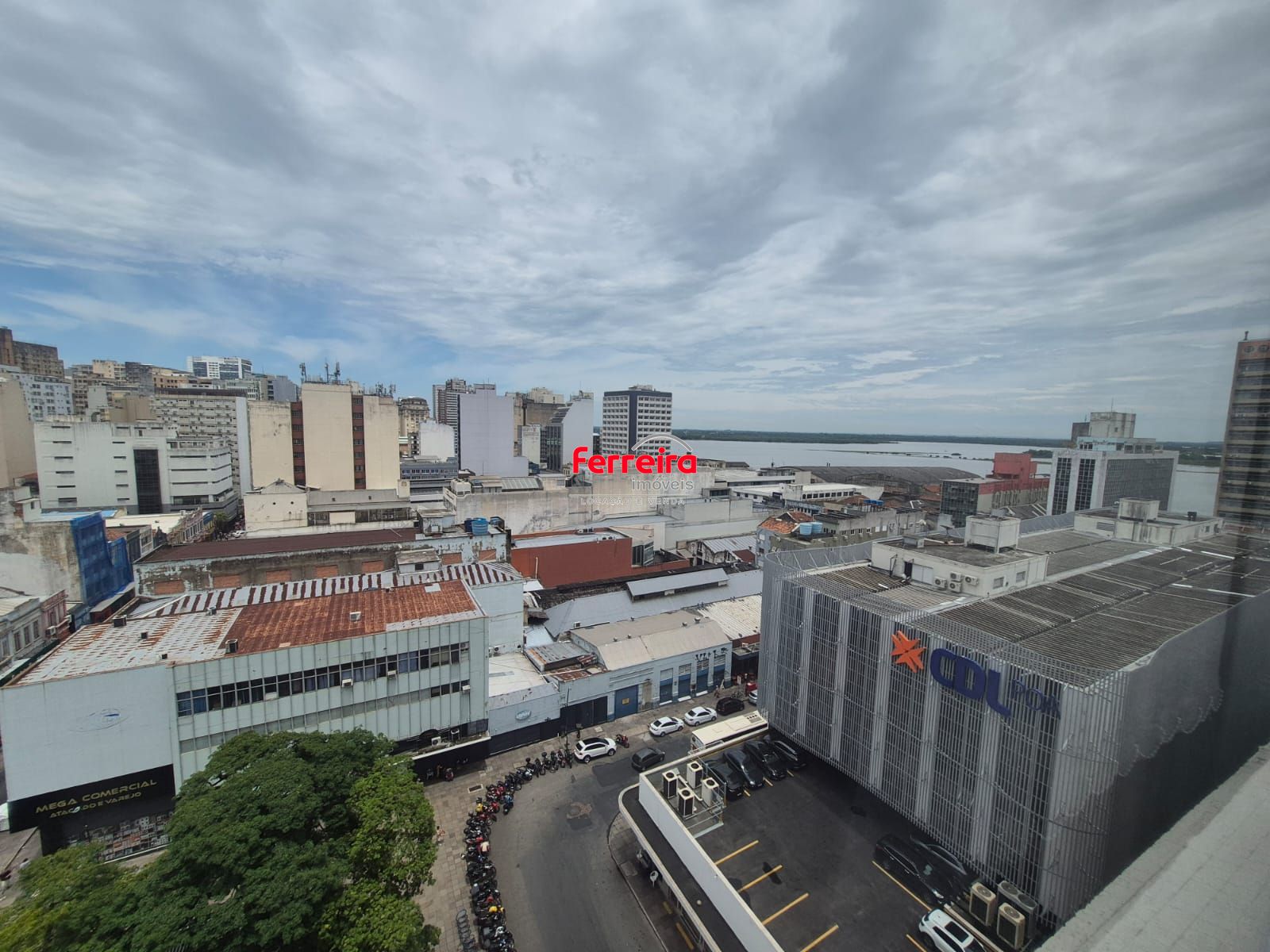Vende conjunto de salas com 121,07 m²