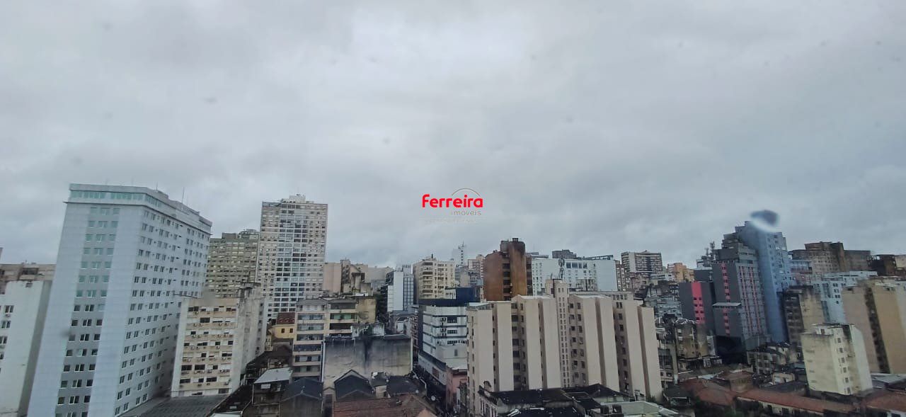 Sala em andar alto na região central.