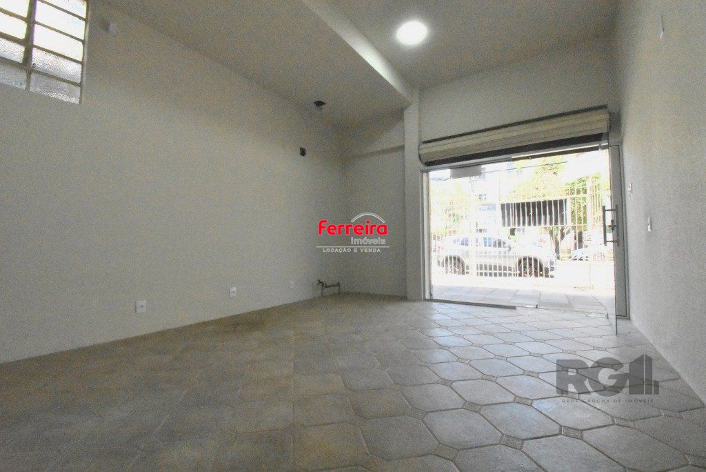 Sala reformada e desocupada!
