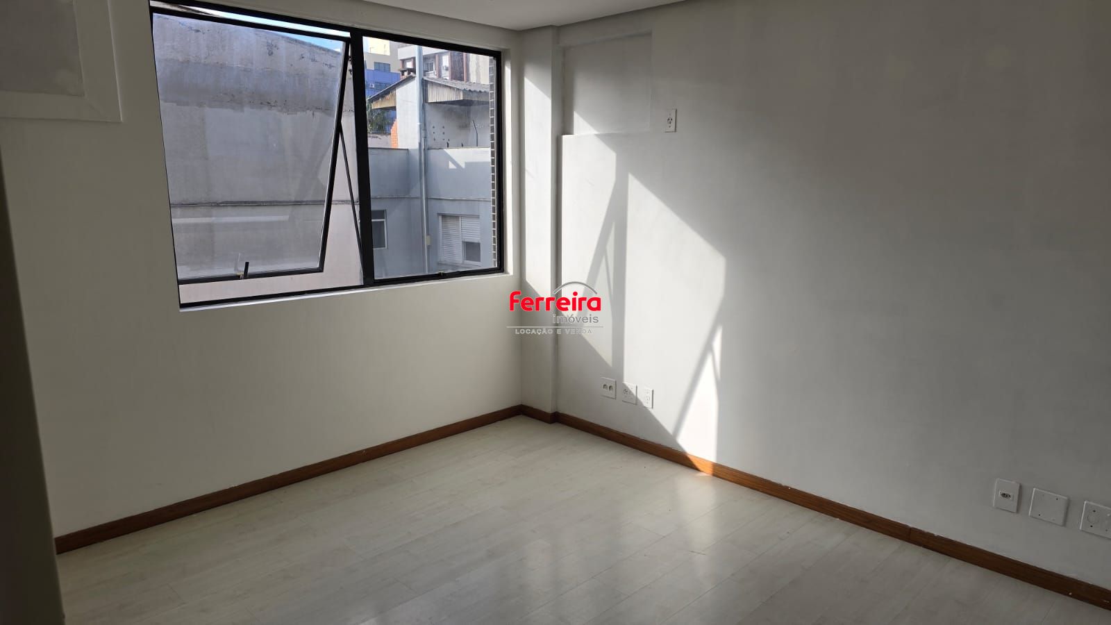 Sala Comercial, 1 sala, à venda, 28 m², Menino Deus - Porto Alegre — foto 4