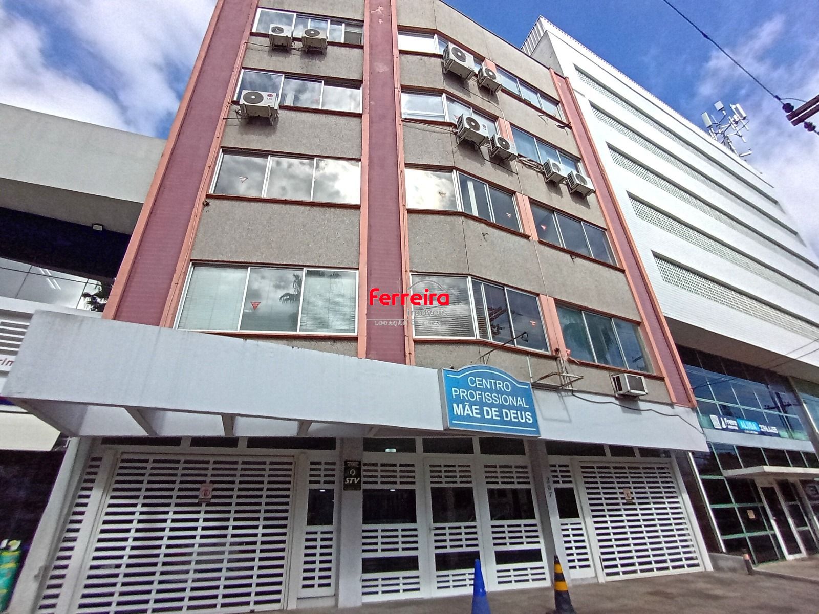 Excelente Sala (dividida em 2 ambientes) no coração do Menino Deus!!  Toda estrutura por apenas R$ 170.000,00!!