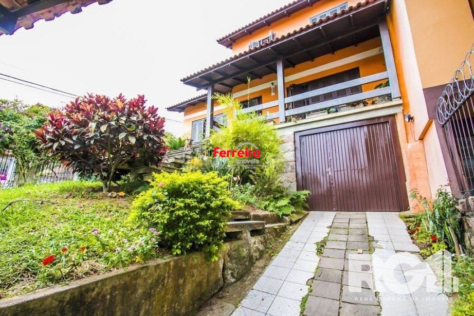 Linda Casa com cinco dormitórios na Vila Nova