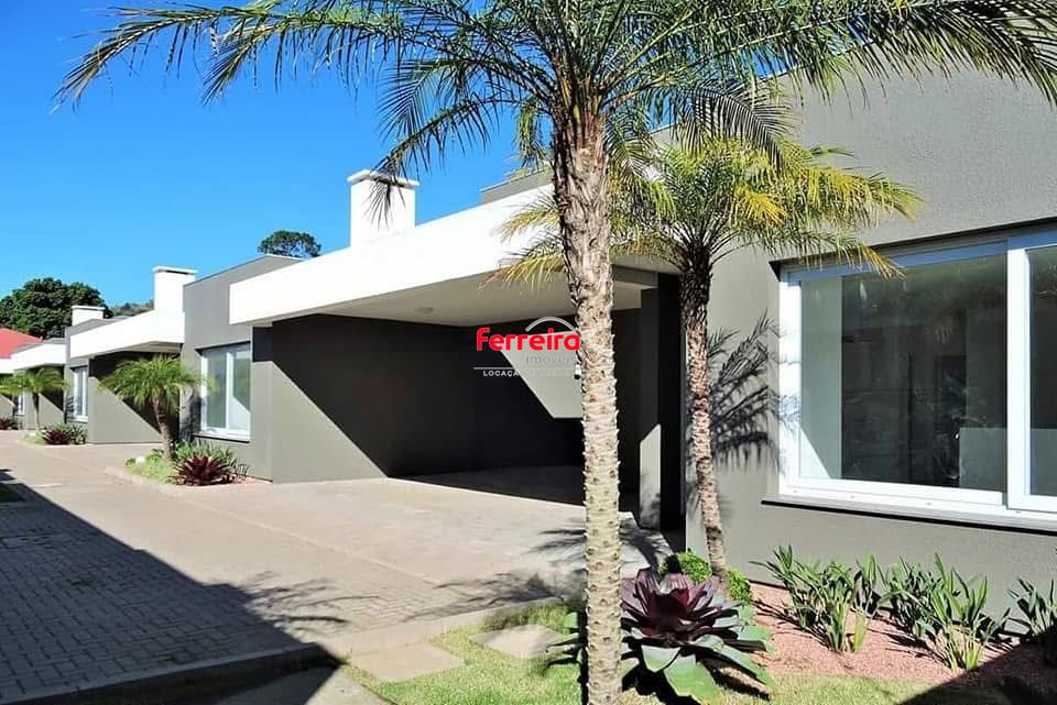 Exclusiva Casa Térrea com 3 Suítes em Condomínio Privativo no Bairro Guarujá