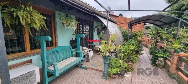 Vende-se ampla casa 6 quartos, 2 suítes, 5 vagas de garagem, churrasqueira e duas entradas individuais - 360m² - Chácara das Pedras