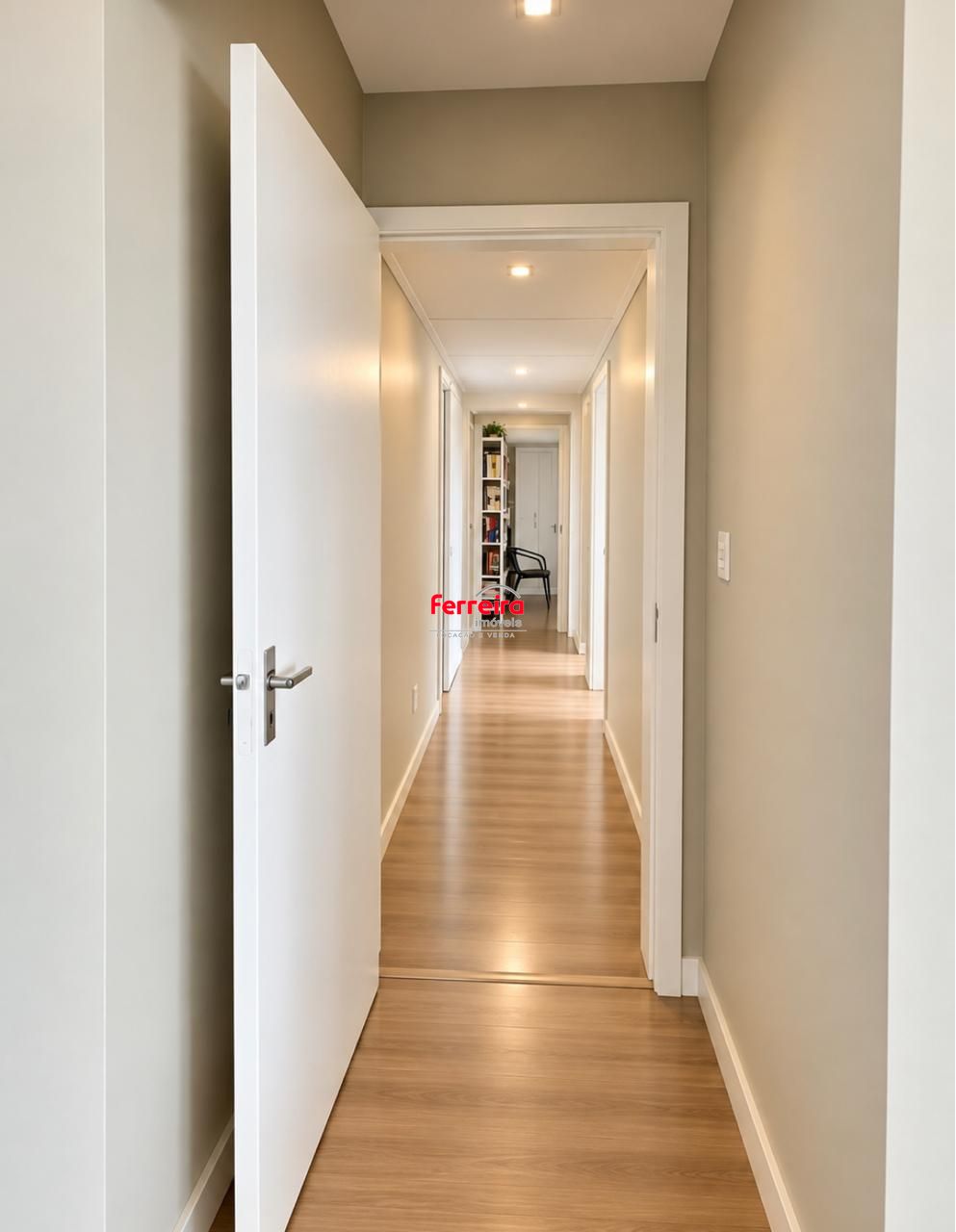 Corredor Iluminado-Laminado.