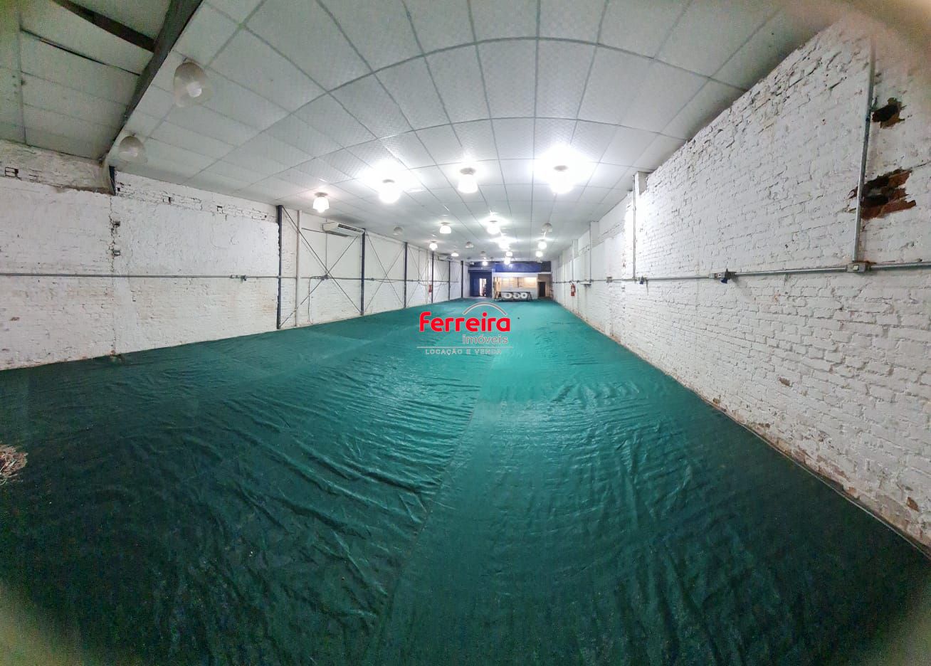 Espaço amplo, banheiros e garagem no Bairro Floresta
