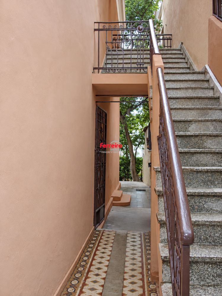 CORREDOR-ESCADARIA-JARDIM-INTERNO