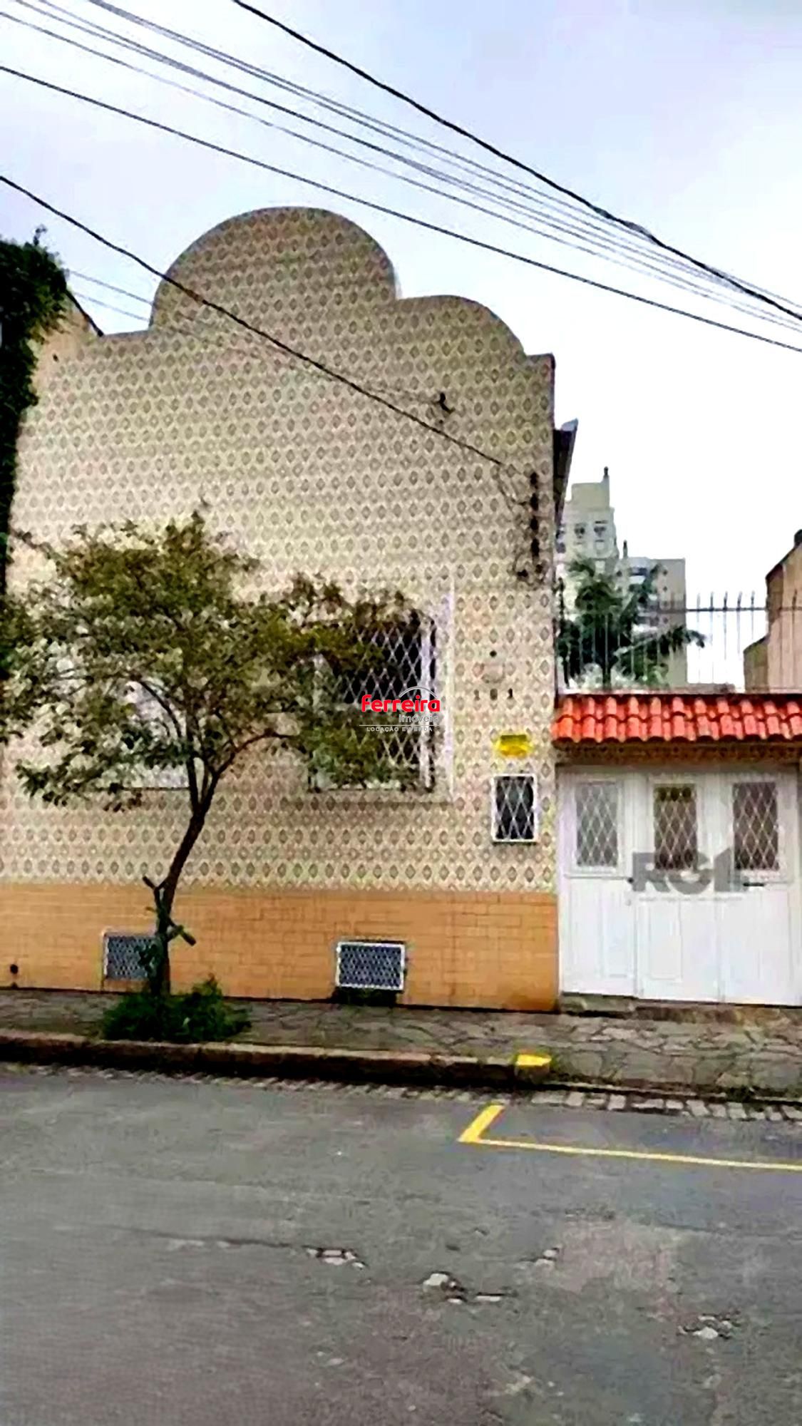 Casa com amplo terreno à venda na Cidade Baixa – excelente oportunidade para moradia ou investimento