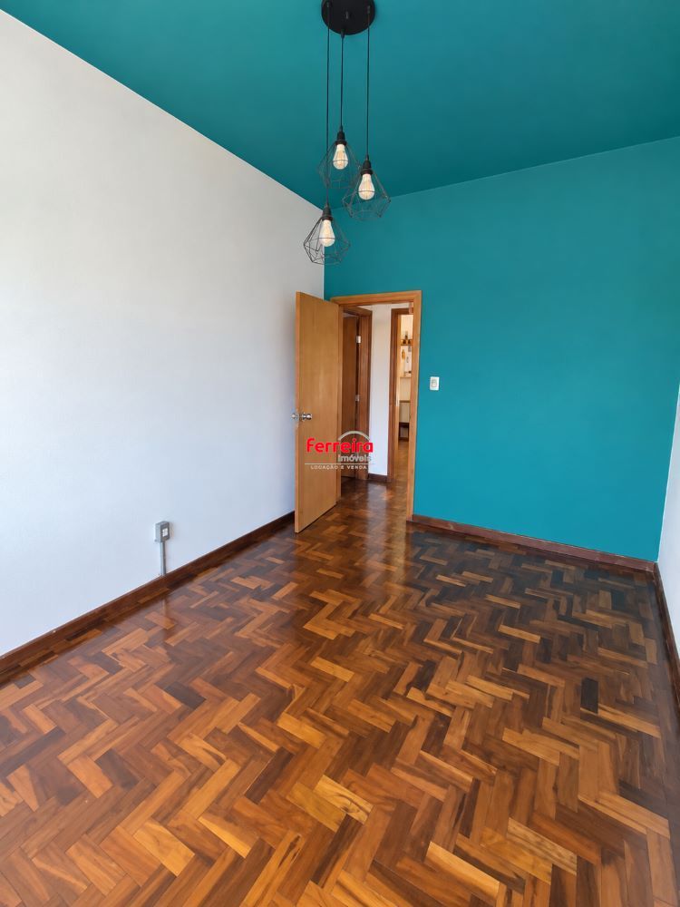 sala-ampla-piso-parquet