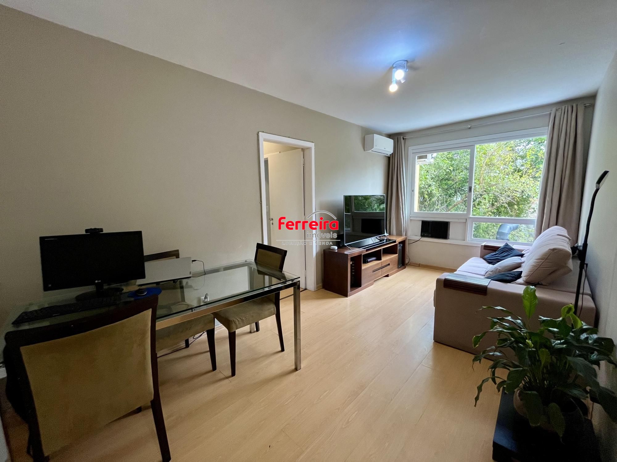 Apartamento com 02 quartos no Bairro Passo da Areia, Porto Alegre