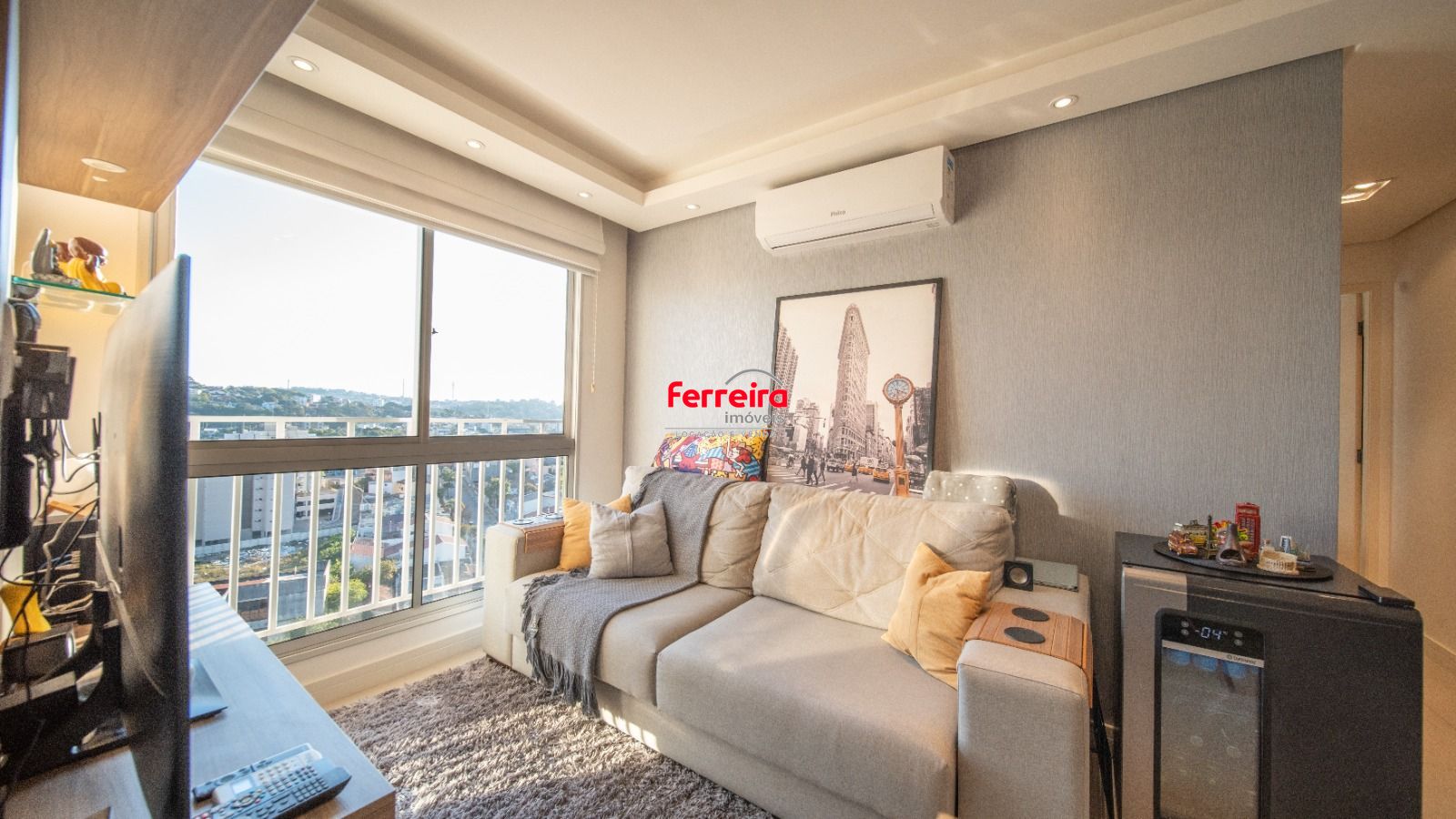 Apartamento 2 dormitórios com suíte, vaga coberta, bairro Glória, Porto Alegre
