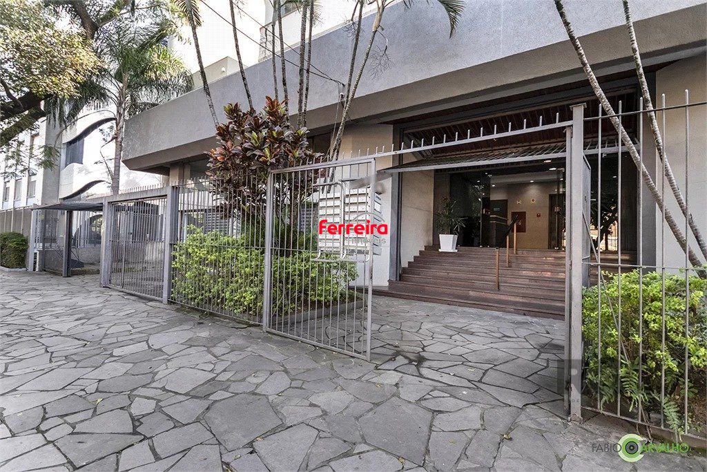 loja com 68 m² no bairro Santana