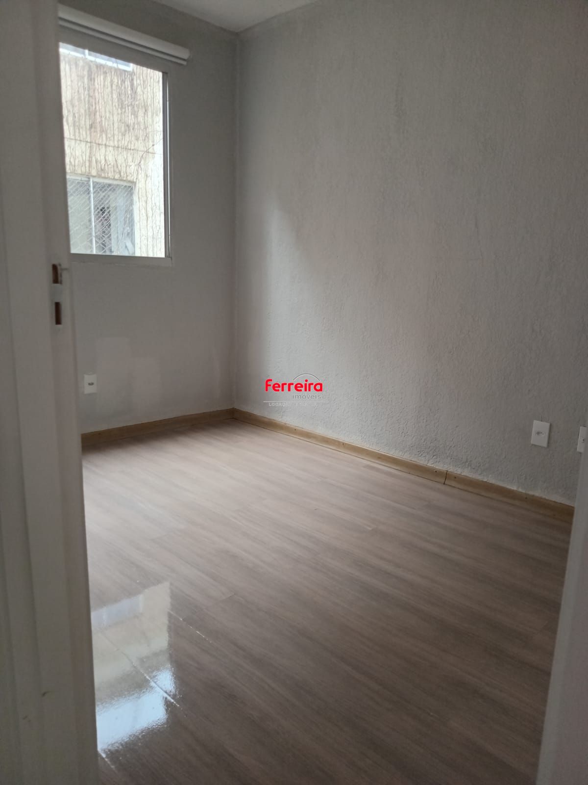 Apartamento com 02 Quartos e 01 Vaga no Bairro Mário Quintana em Porto Alegre