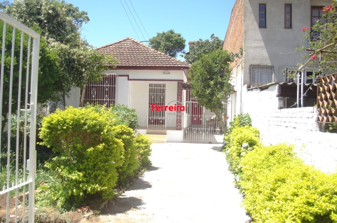 Vende Casa térrea com ótimo pátio - Ótima localização próximo do Hospital Conceição, supermercados, escolas, shopping