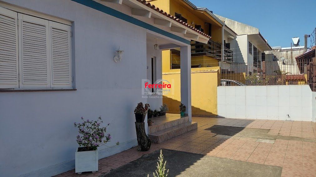 Casa 3 Quartos, 3 vagas de garagem, Bairro Cavalhada, Porto Alegre-RS.