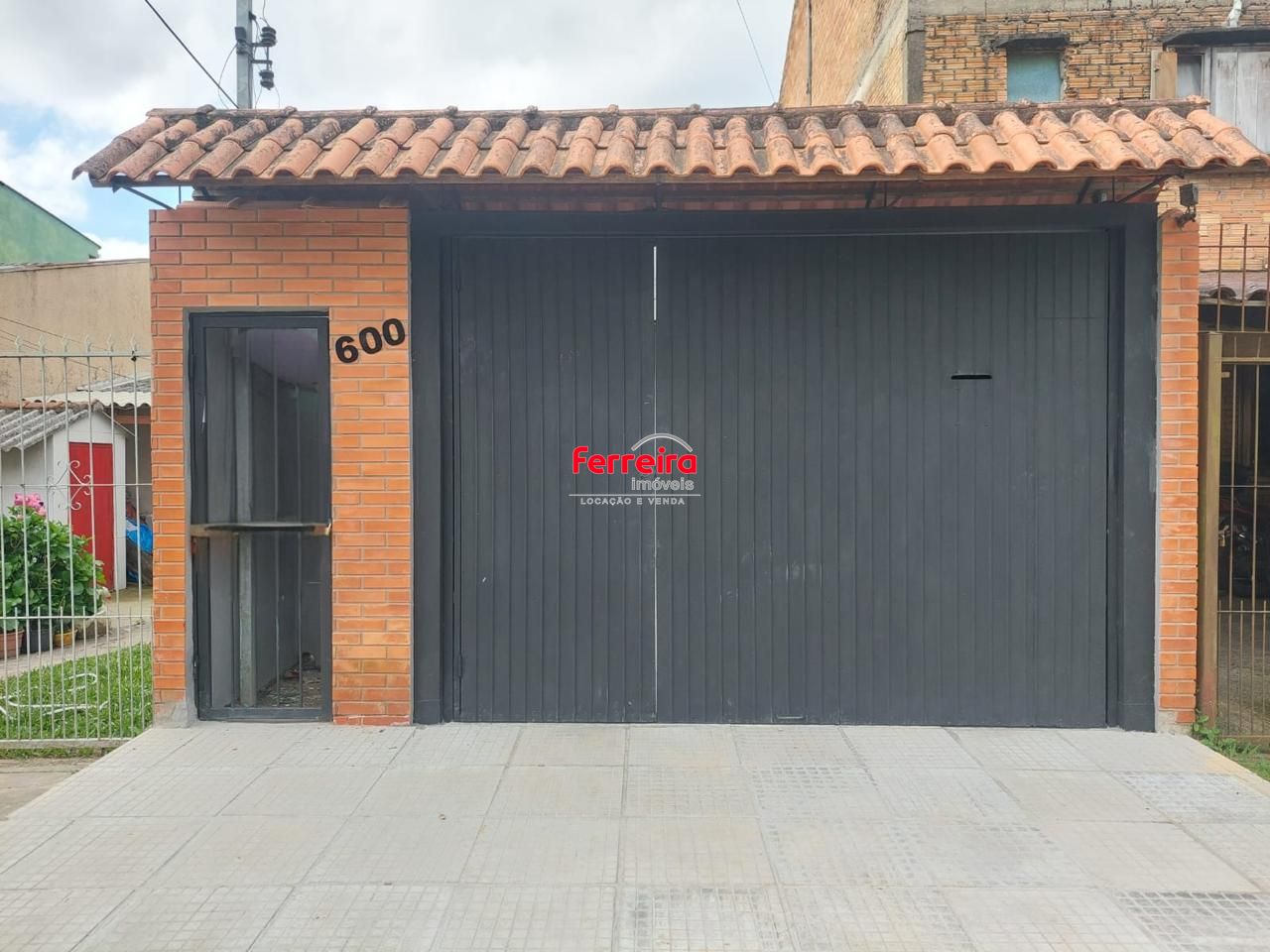 Casa mobiliada dois dormitórios e vaga no bairro  Hipica.