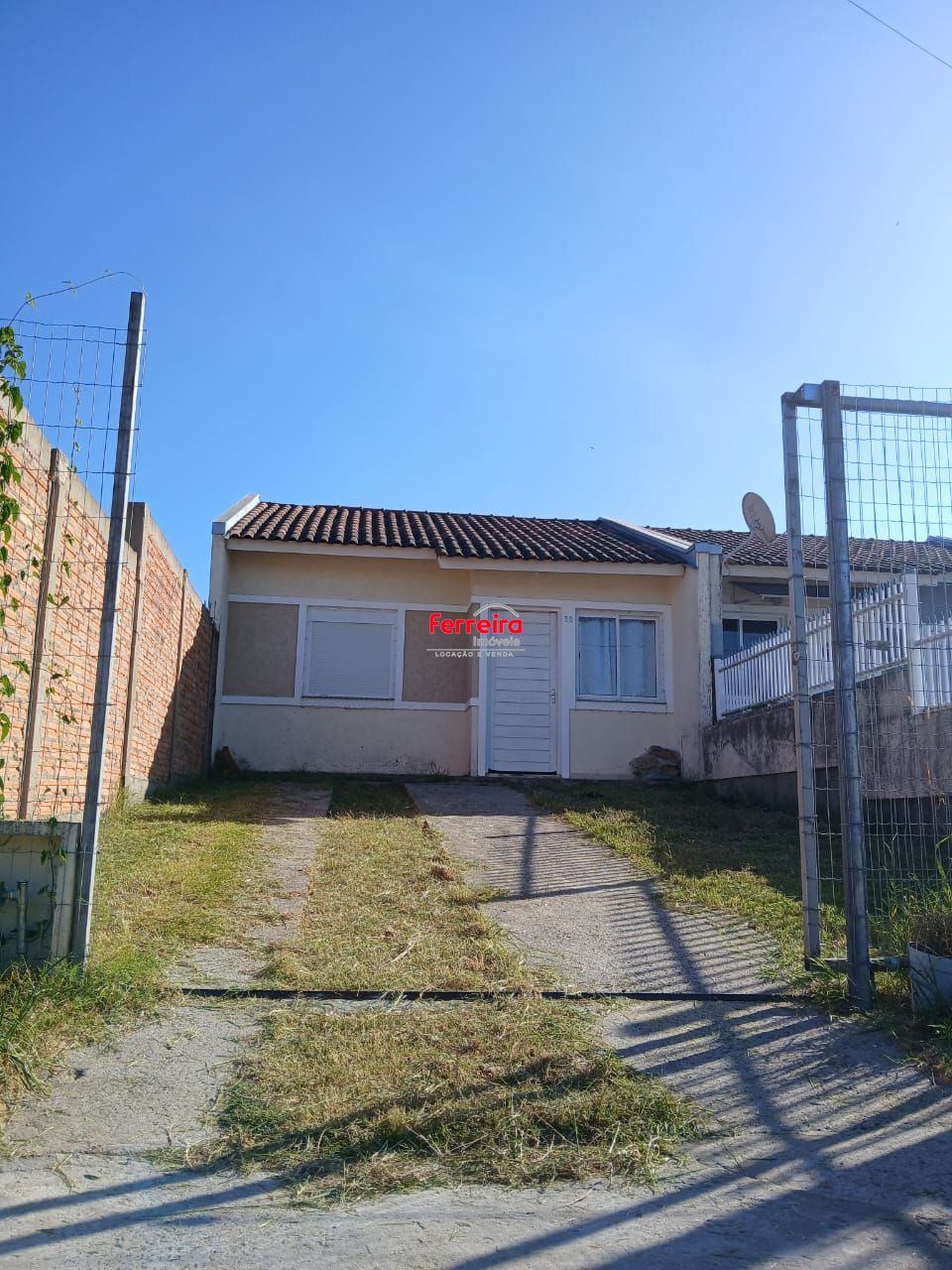Casa com 02 quartos e 02 vagas no Bairro Costa Gama