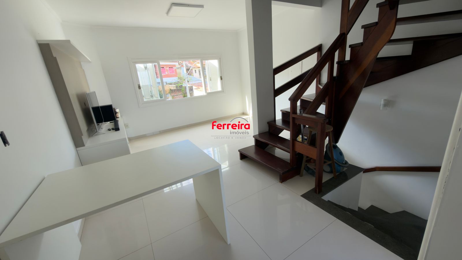 Casa com 02 quartos e 02 vagas no Bairro Jardim Itu em Porto Alegre