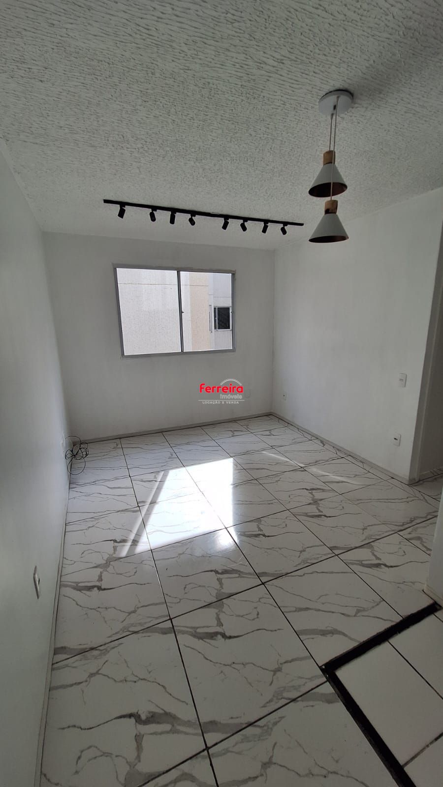 Apartamento semimobiliado com 2 dormitórios, vaga de garage, reformado, no bairro Rubem Berta - Porto Alegre