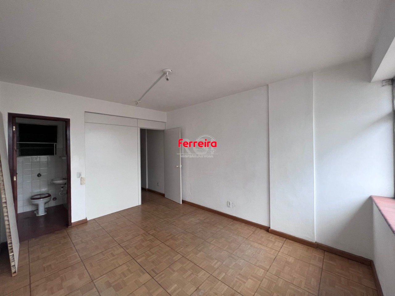 Conjunto/Sala para Venda - 24m², 0 dormitórios, Centro Histórico, Porto Alegre