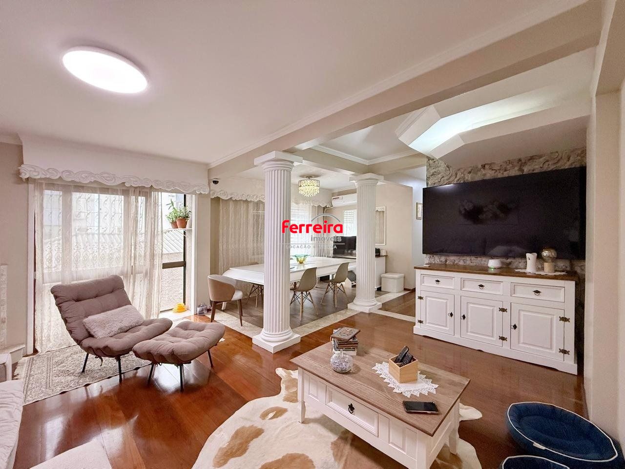 Apartamento com 3 dormitórios, suíte, lareira e depósito próximo ao Iguatemi