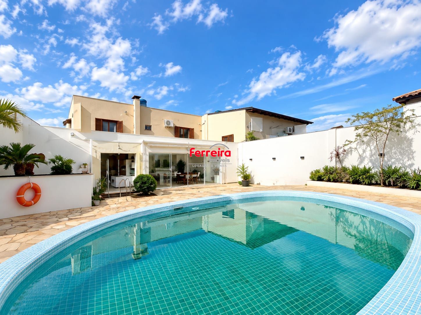 Casa ampla com 4 dormitórios, suíte e área de lazer- Passo da Areia