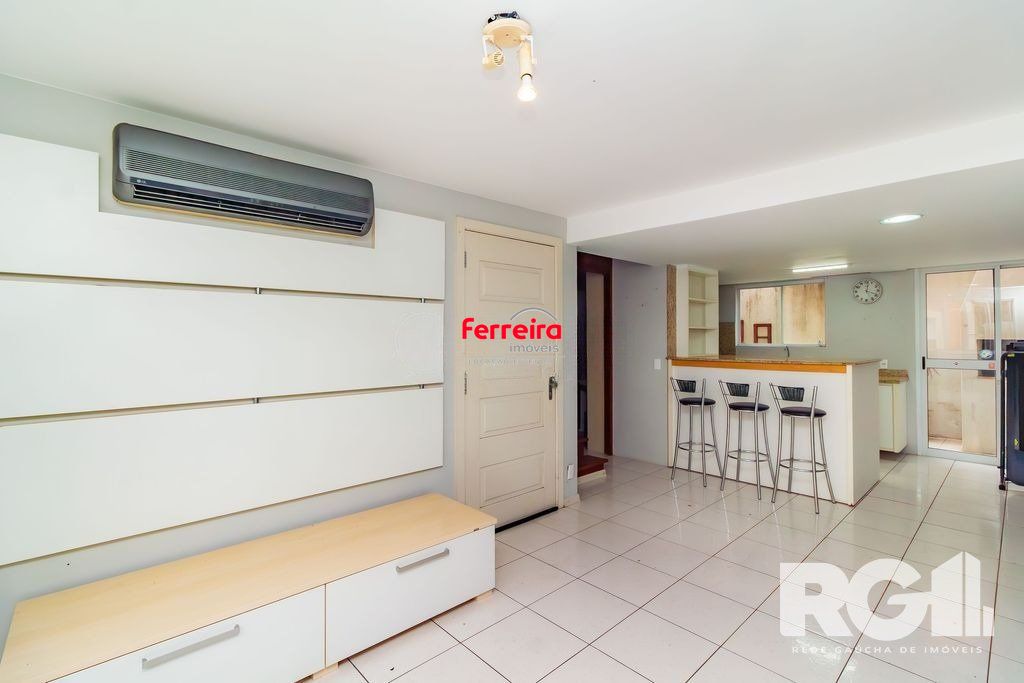 Casa em condomínio com 3 dormitórios, suíte, espaço gourmet.